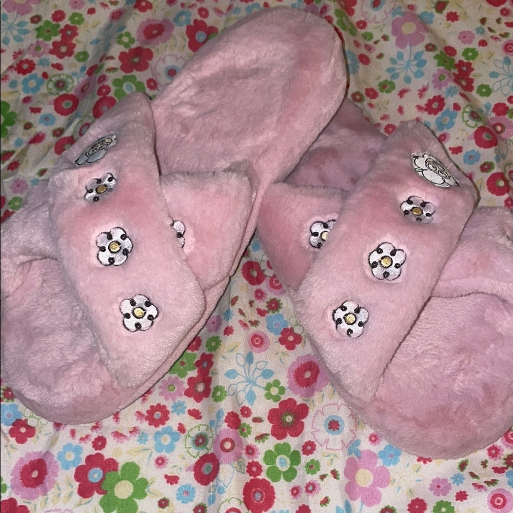 Pink Fuzzy Women’s minion Slippers